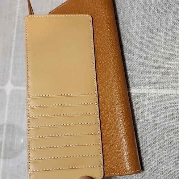 LEVENGER Accordion Wallet - Picture 10 of 14